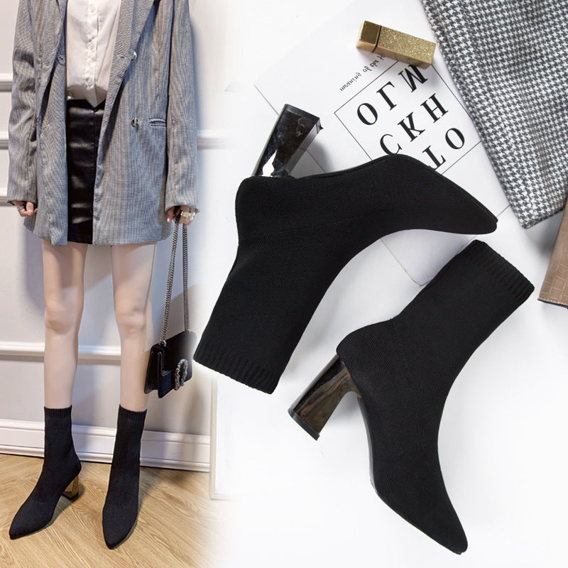 Women's black insulated boots in a straight line Comfortable and stylish pointed-toe heels Women's casual block heels
