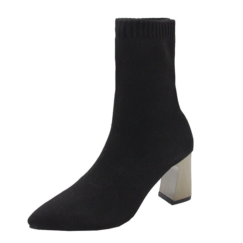 Women's black insulated boots in a straight line Comfortable and stylish pointed-toe heels Women's casual block heels