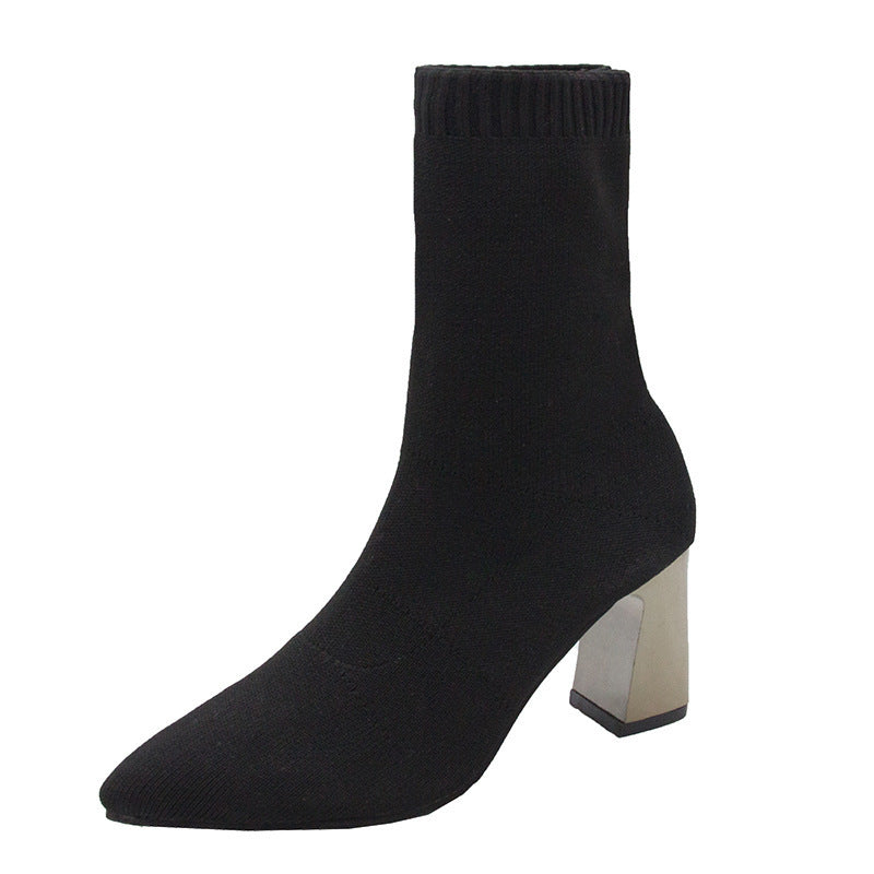 Women's black insulated boots in a straight line Comfortable and stylish pointed-toe heels Women's casual block heels