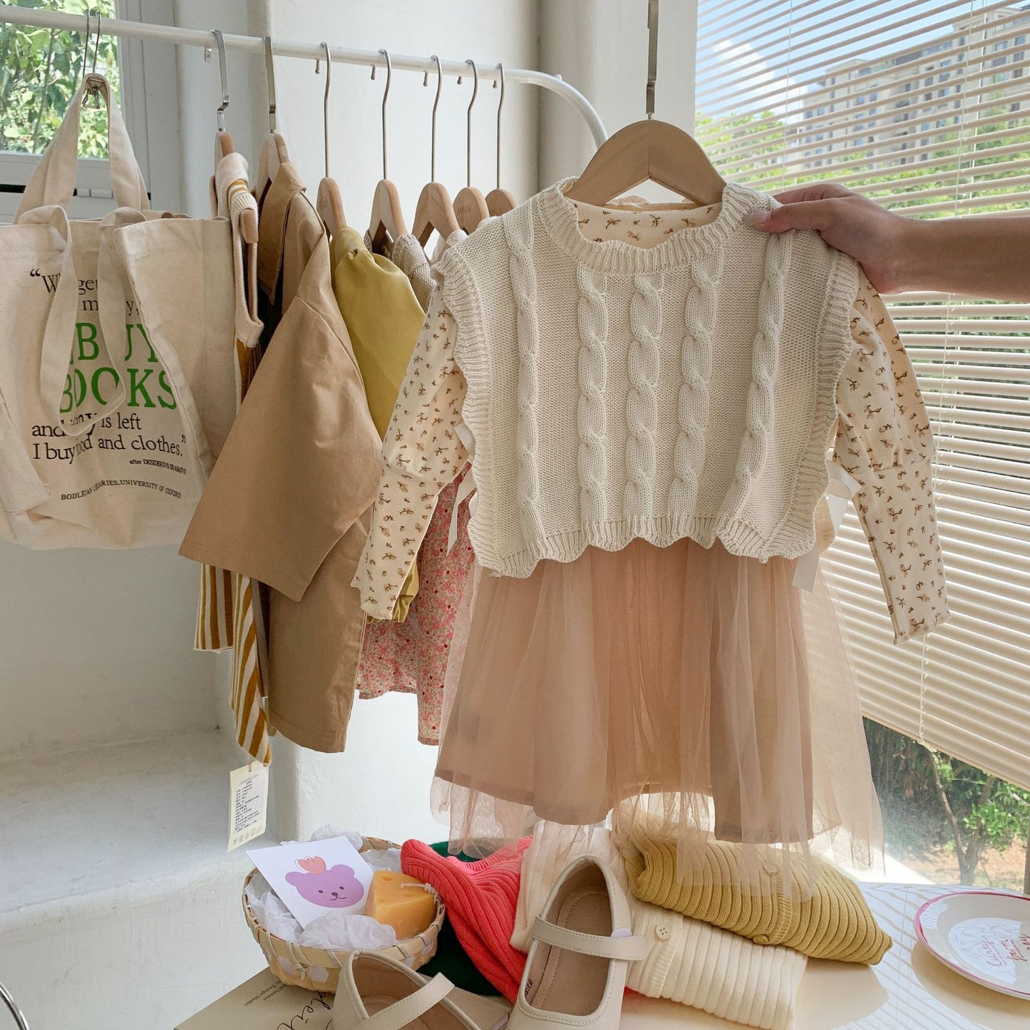 Children's woolen vest 2025 spring and autumn new Korean version girls' forest lace knitted vest baby shoulder top