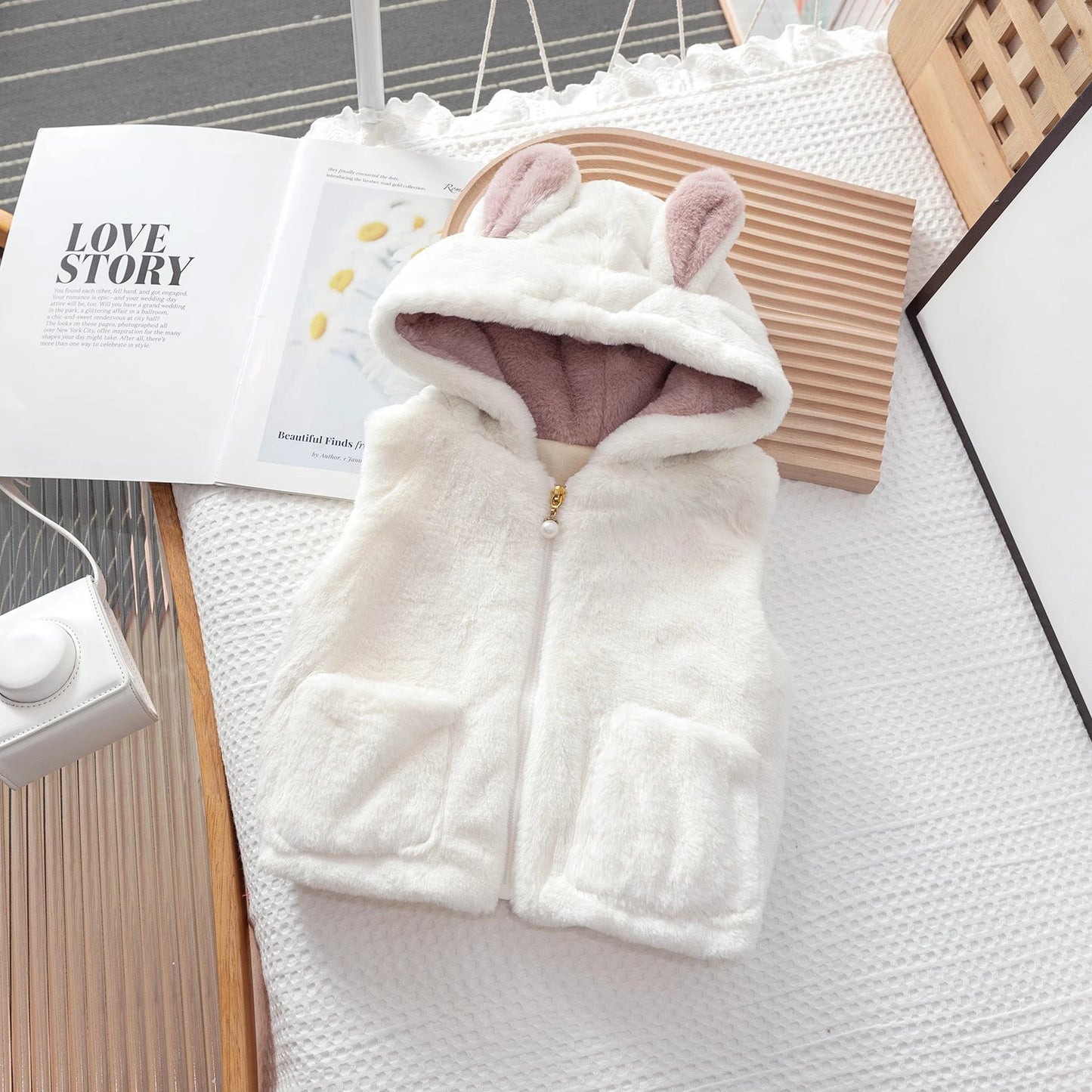 2024 winter new Korean version of super foreign girl velvet vest cute baby girl sweater vest outside the dress