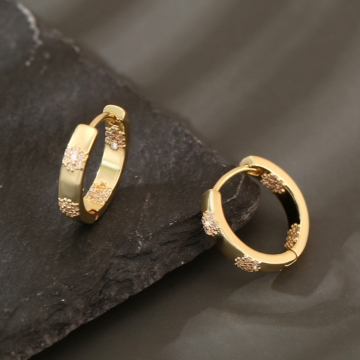 European and American hot selling temperament luxury copper inlaid zirconium earrings retro versatile round earring earrings earrings earrings earrings manufacturers wholesale