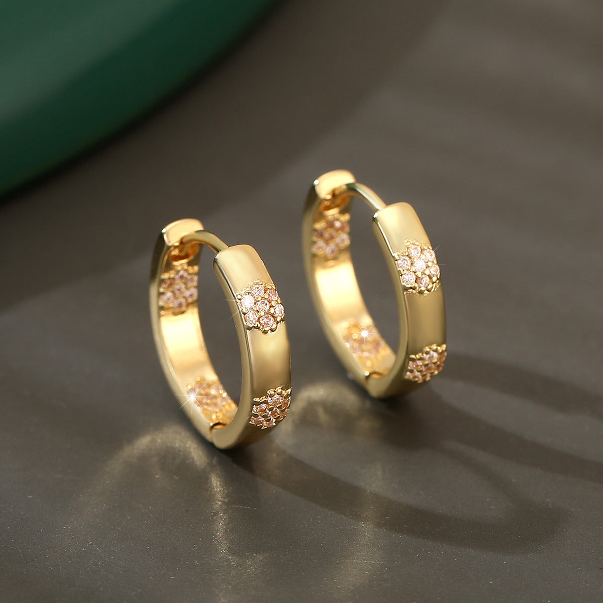 European and American hot selling temperament luxury copper inlaid zirconium earrings retro versatile round earring earrings earrings earrings earrings manufacturers wholesale