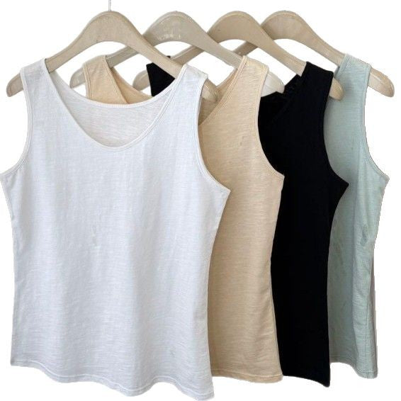 In spring and summer, it is versatile, loose and lazy, and can be worn with a small camisole, and a sleeveless top can be worn over women's underwear