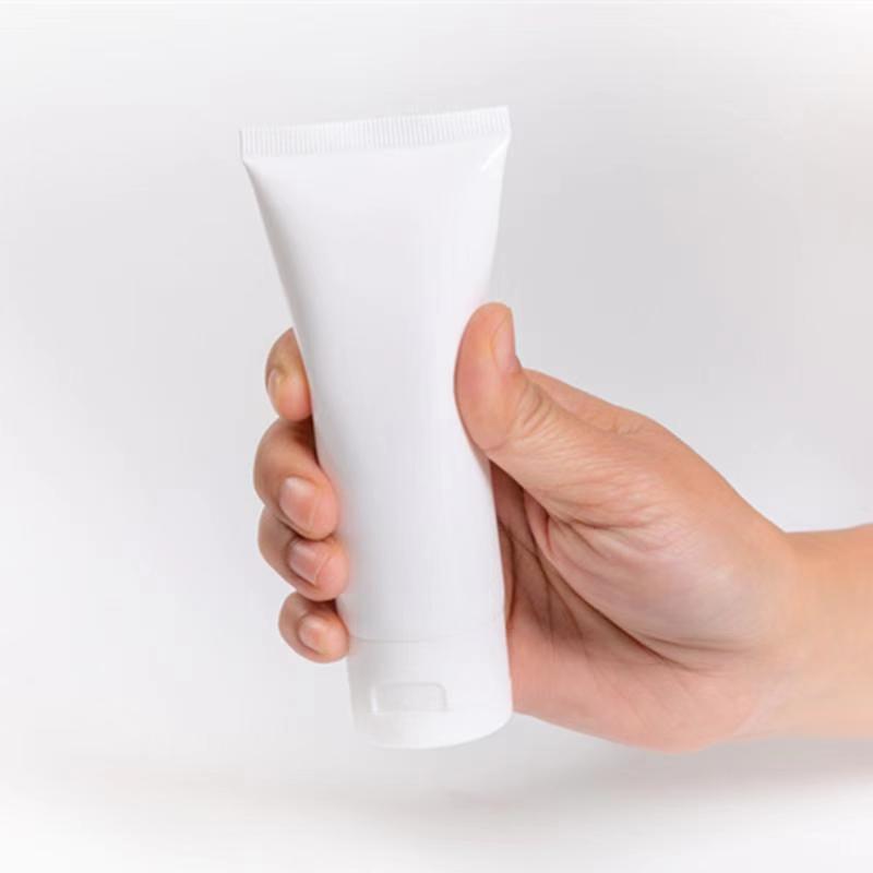 White varnish facial cleanser, travel bottle, cosmetic hose bottle, hand cream, shampoo, plastic bottle, empty bottle