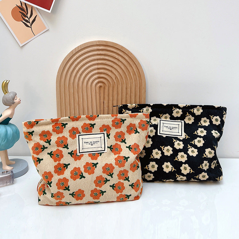 Retro flower makeup bag niche wash storage bag girls travel out skin care products canvas chain bag wholesale