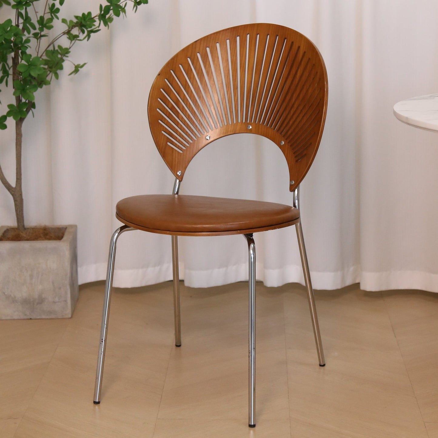 Nordic Dining Chair Solid Wood Household Coffee Chair Backrest Retro Dining Chair Simple Negotiation Casual Seashell Chair Wholesale