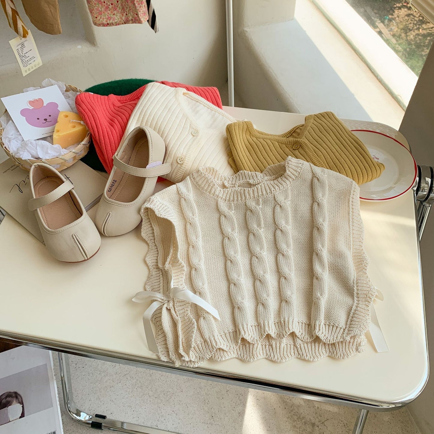 Children's woolen vest 2025 spring and autumn new Korean version girls' forest lace knitted vest baby shoulder top