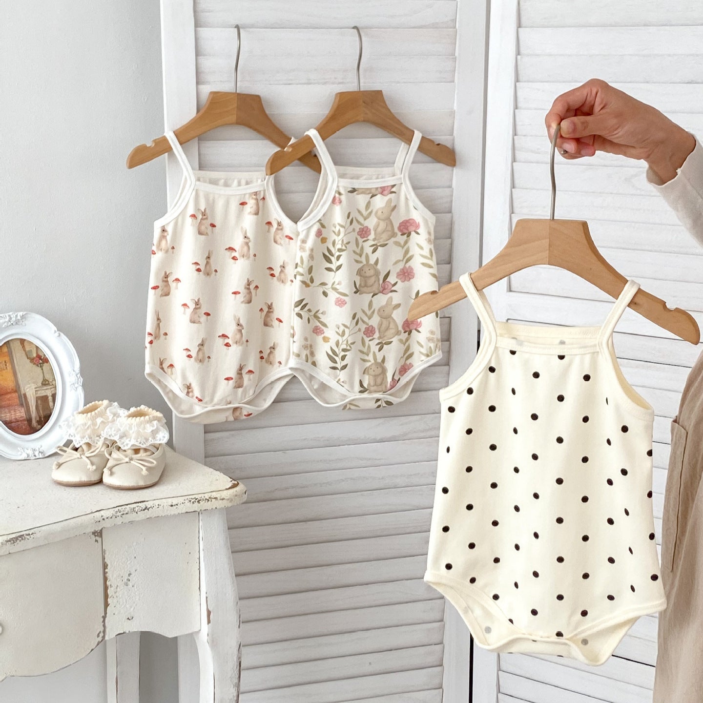 Summer new Korean version of the baby one-piece printed sweet thin suspender baby Ha clothes 1-3 years old casual crawling clothes