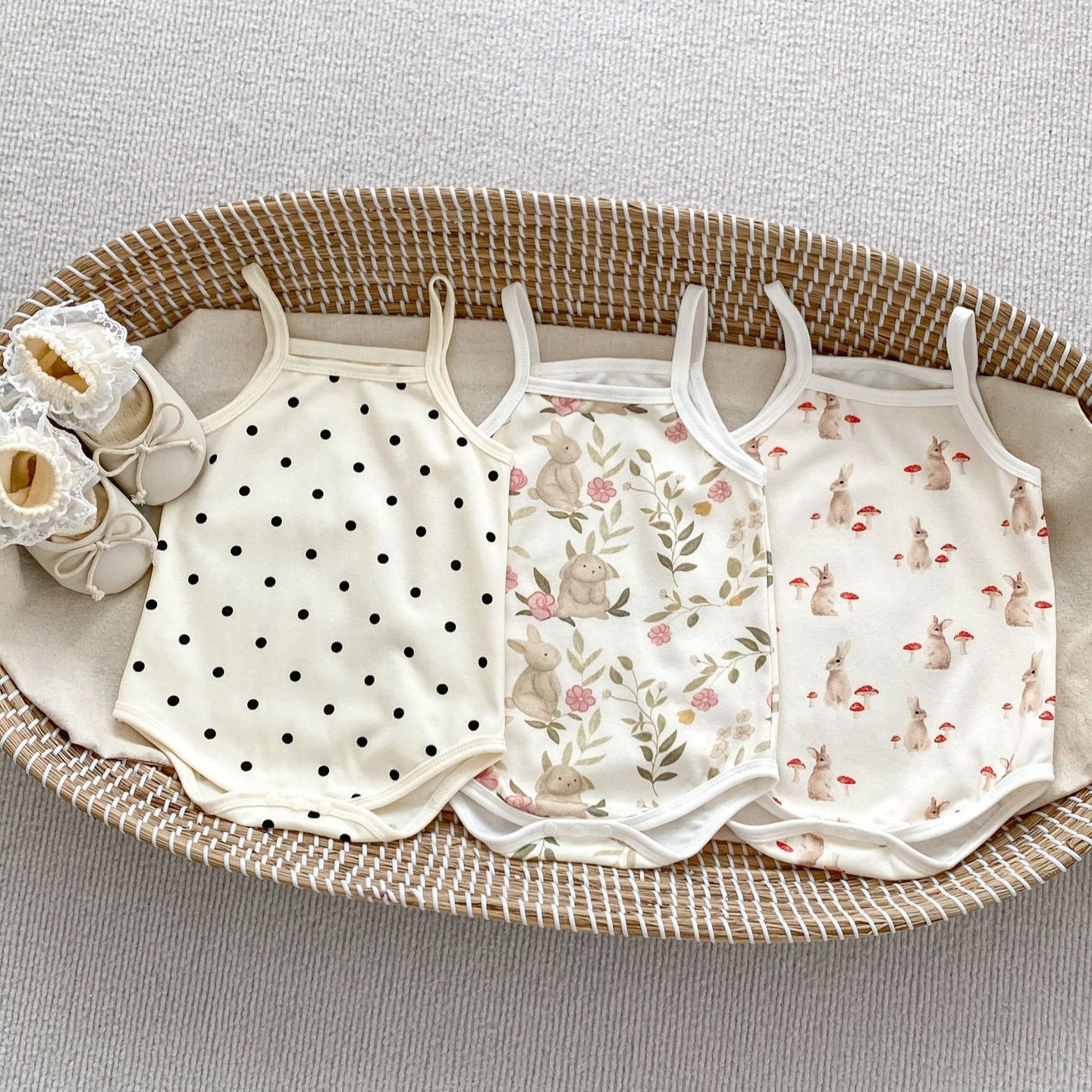 Summer new Korean version of the baby one-piece printed sweet thin suspender baby Ha clothes 1-3 years old casual crawling clothes
