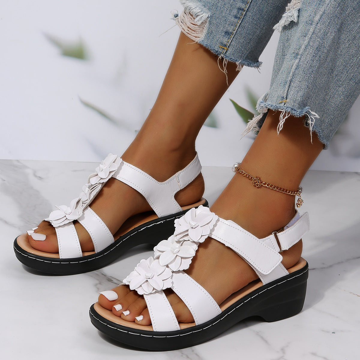 Foreign trade plus size sandals summer 2023 new European and American cutout wedge fish mouth flower buckle casual sandals