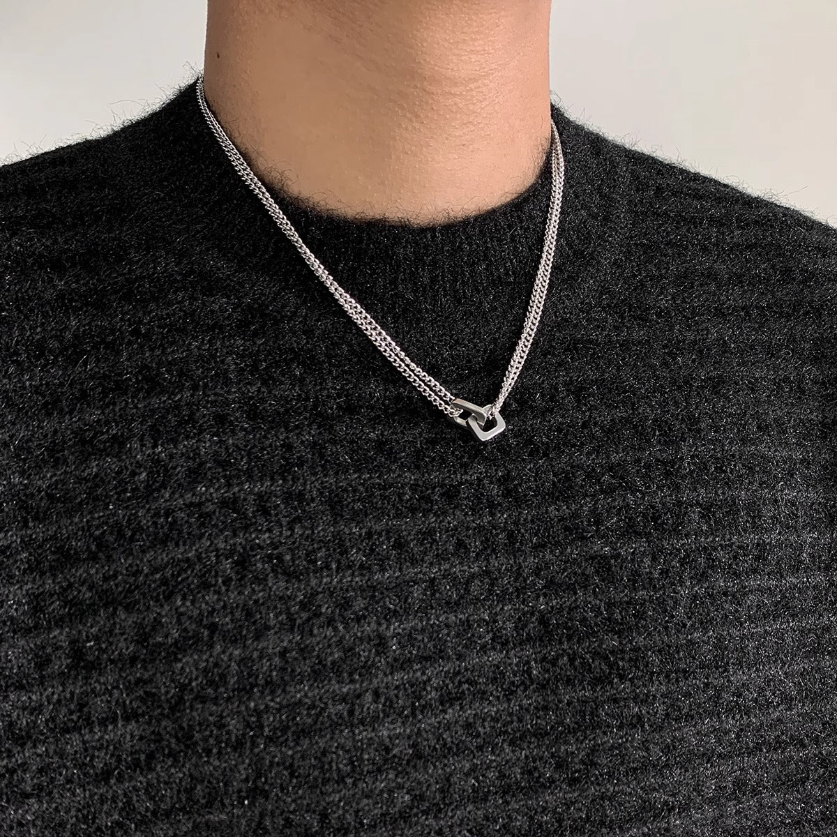 Titanium steel necklace boys do not fade, new high-end accessories, ruffian handsome men, decoration rings, interlocking light luxury collarbone chains