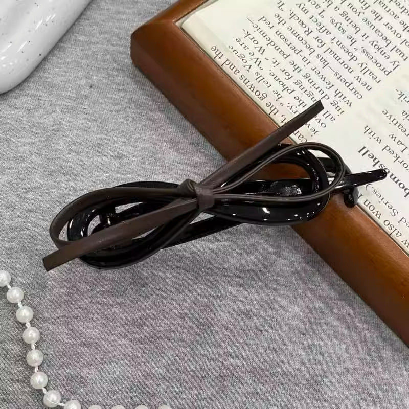 Bow pearl word grab clip women's sense of luxury 2024 new twist twist hairpin back of the head pan hairpin headpiece headpiece headwear