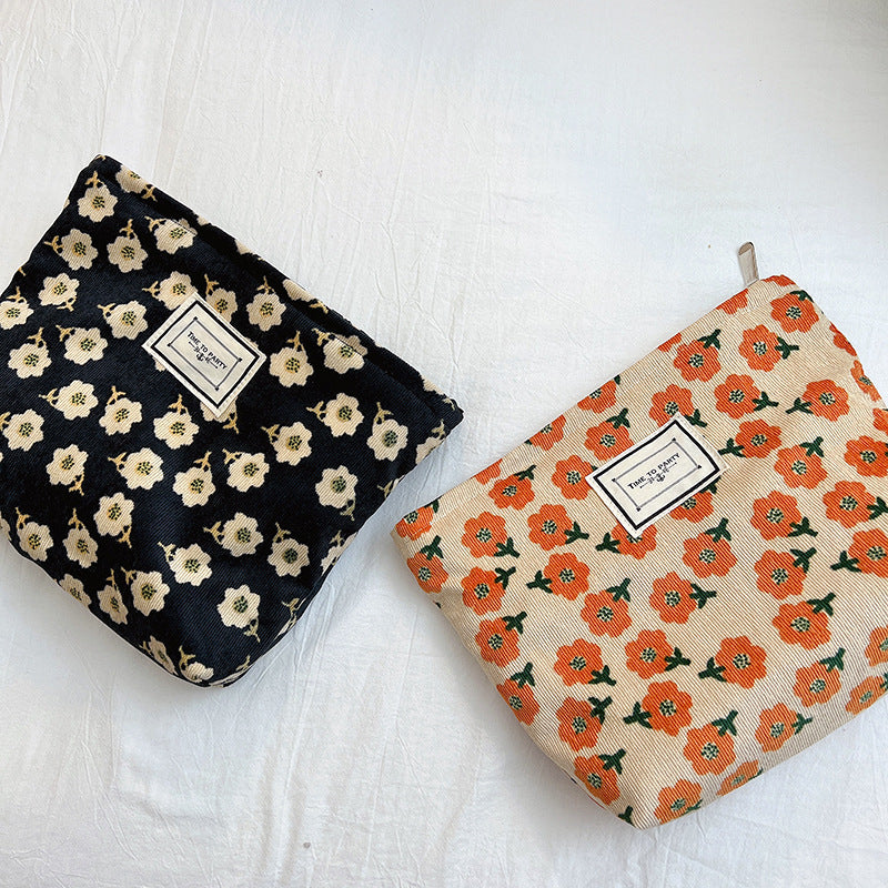 Retro flower makeup bag niche wash storage bag girls travel out skin care products canvas chain bag wholesale