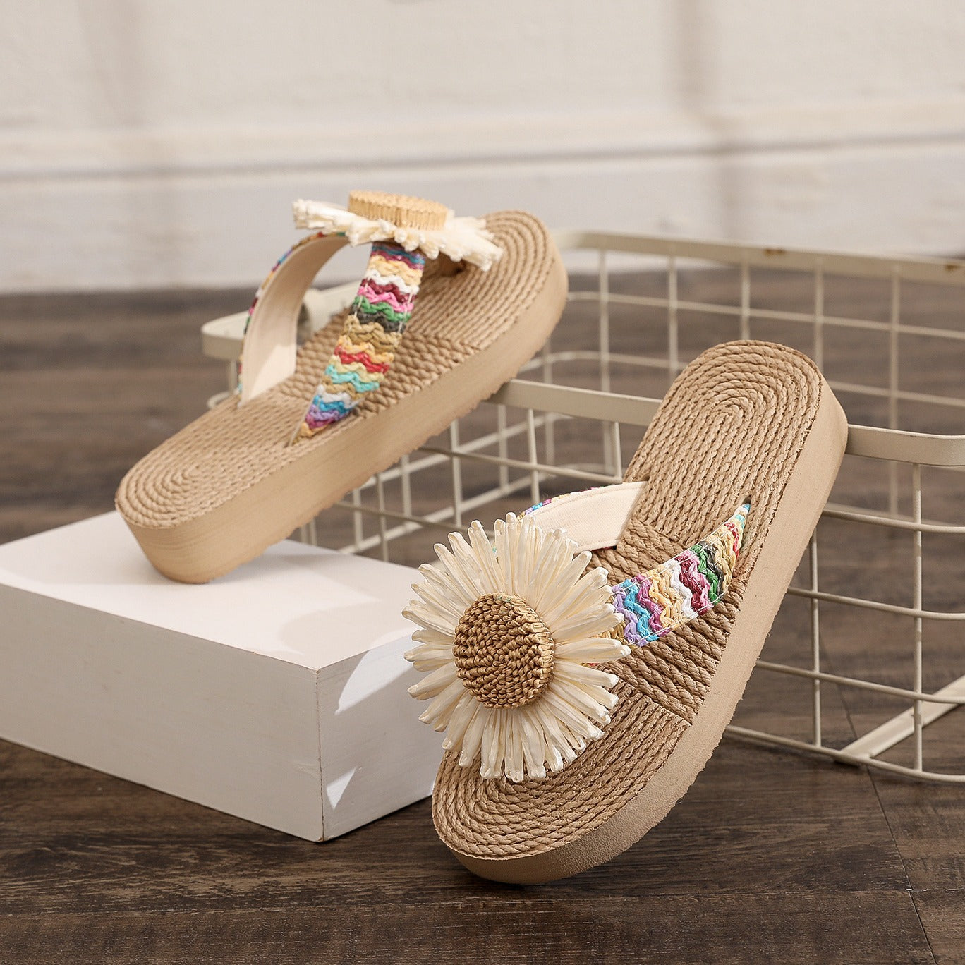 ins summer new children's flip-flops, girls' ethnic beach shoes, clipped-footed sandals, women's flower slippers, women's external wear