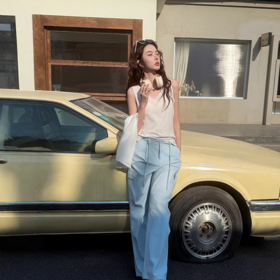 In spring and summer, it is versatile, loose and lazy, and can be worn with a small camisole, and a sleeveless top can be worn over women's underwear