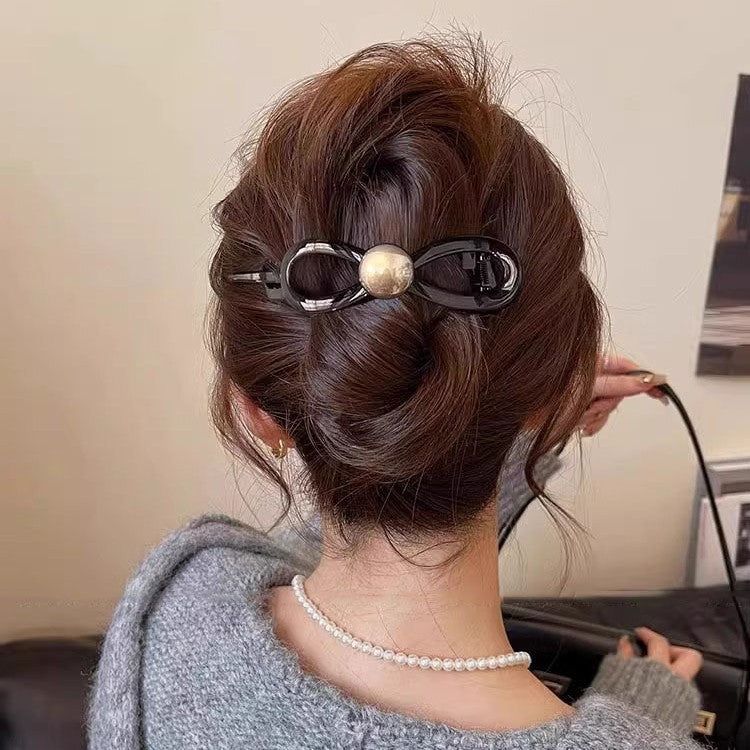 Bow pearl word grab clip women's sense of luxury 2024 new twist twist hairpin back of the head pan hairpin headpiece headpiece headwear