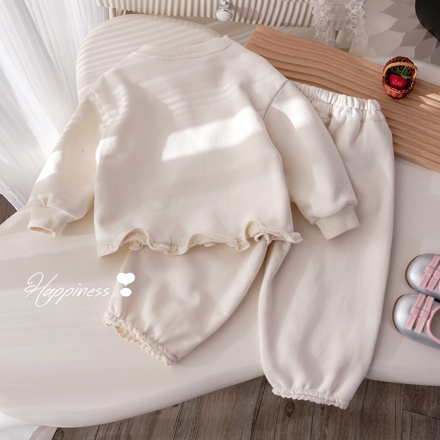 Girls' set 2025 new spring style lace cartoon sweatshirt fashionable trousers baby girl Korean version two-piece set