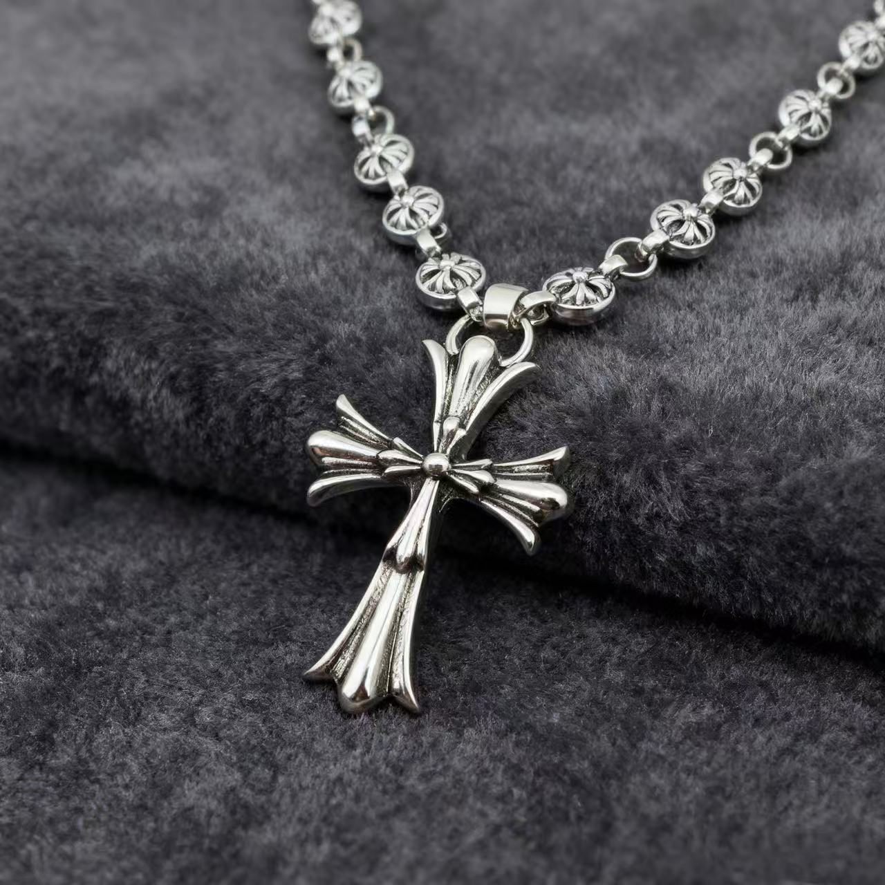 Cross-border hot sale hip hop trend cross sword pendant necklace men's jewelry trend accessories spot wholesale