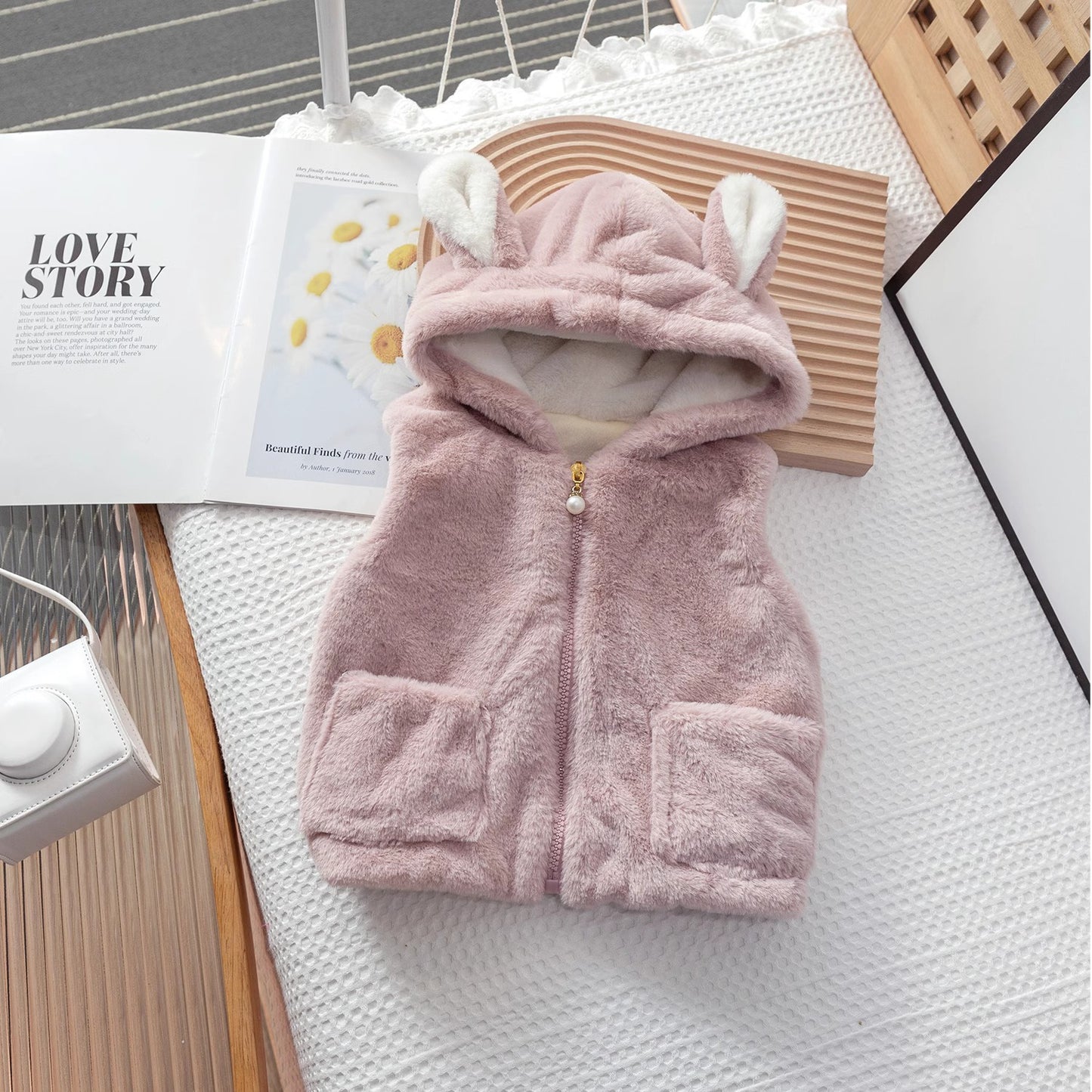 2024 winter new Korean version of super foreign girl velvet vest cute baby girl sweater vest outside the dress