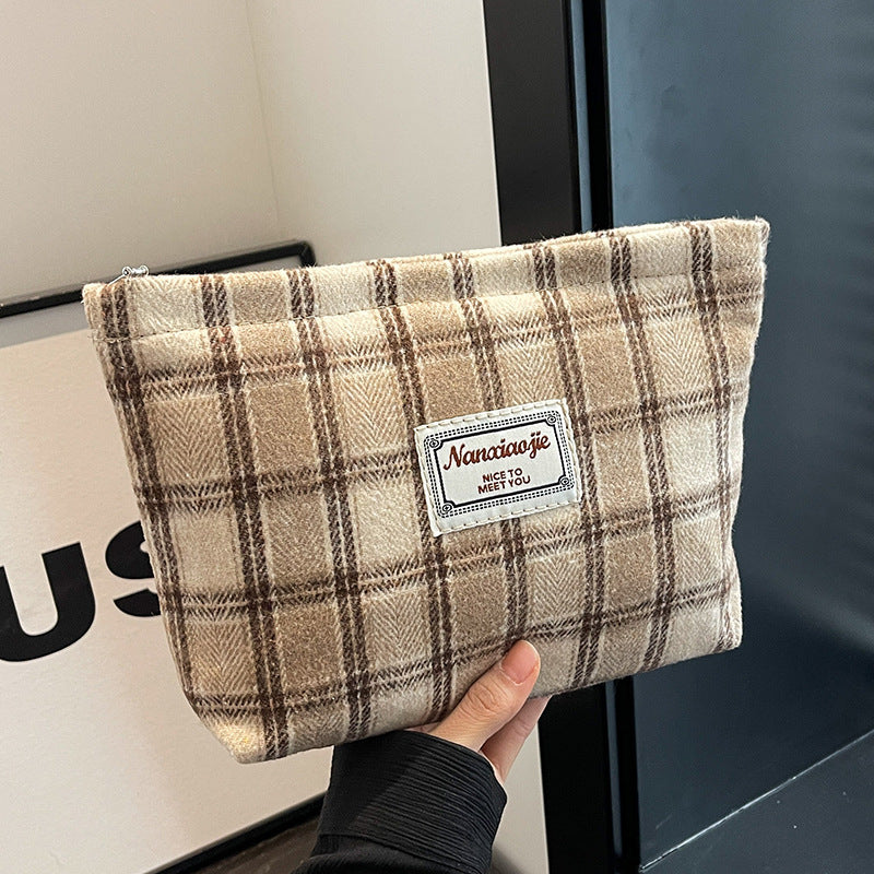 High-value hand-held cosmetic bag 2024 new large-capacity high-end sense of student travel storage toiletry bag