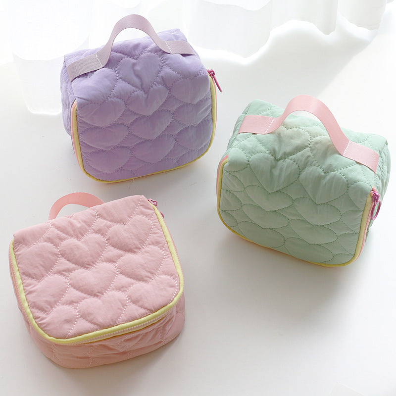 Korean version of super cute ins, small fresh love makeup bag, large capacity portable travel handbag, toiletry bag