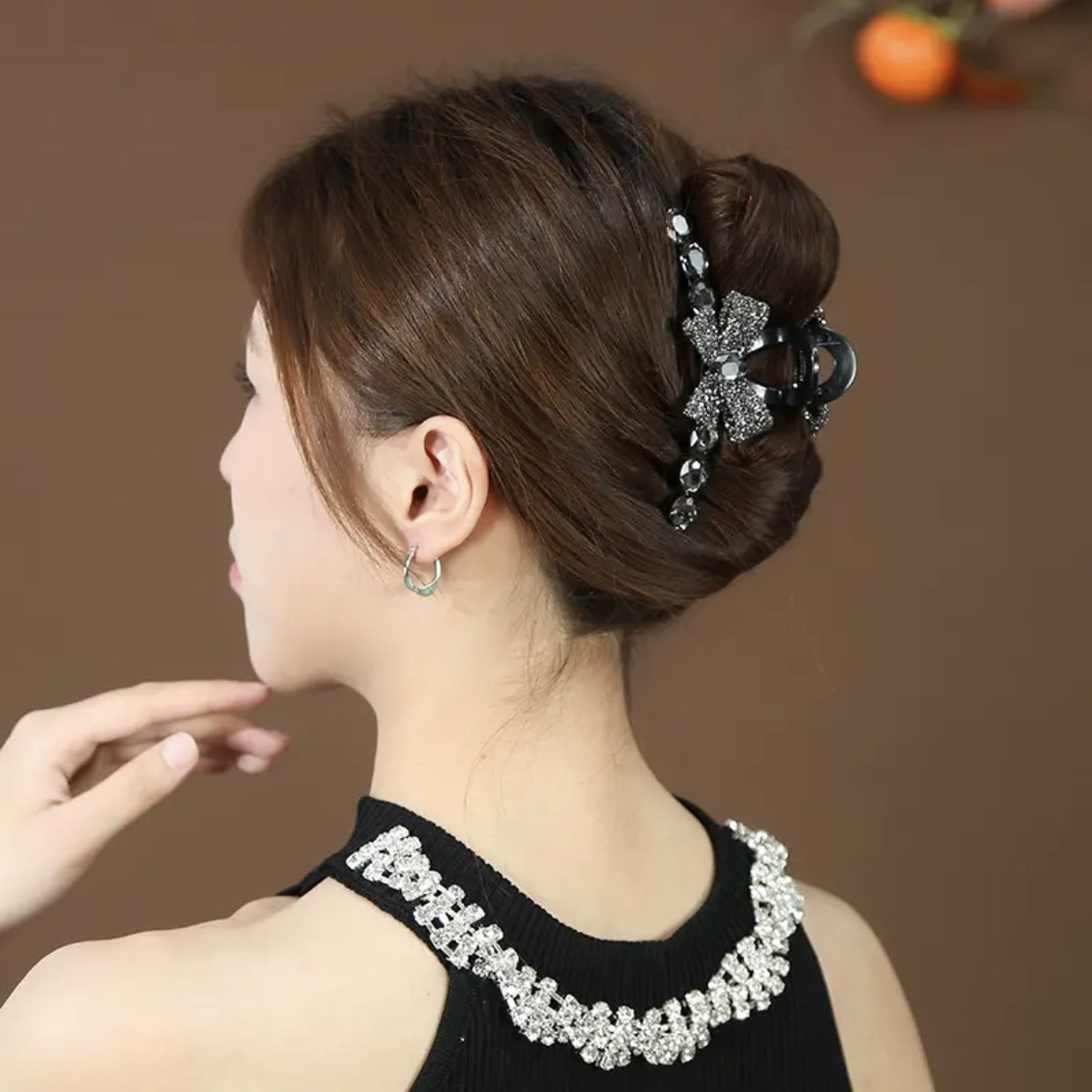 Full of diamonds, bows, big grab clips, women's Korea, light luxury, heavy industry, rhinestones, disc hair, shark clips, fashionable, versatile hairpins, hair grabs