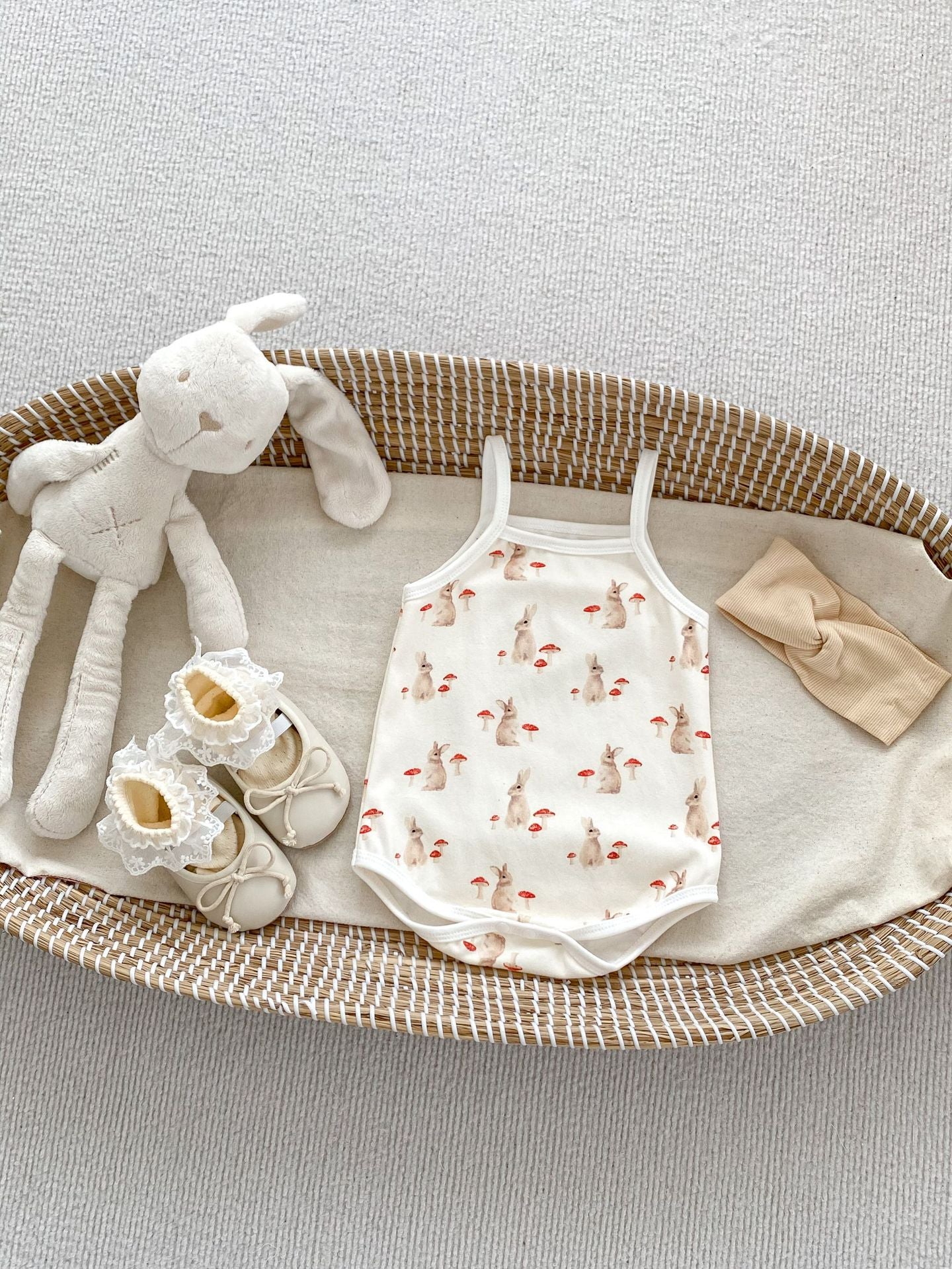 Summer new Korean version of the baby one-piece printed sweet thin suspender baby Ha clothes 1-3 years old casual crawling clothes