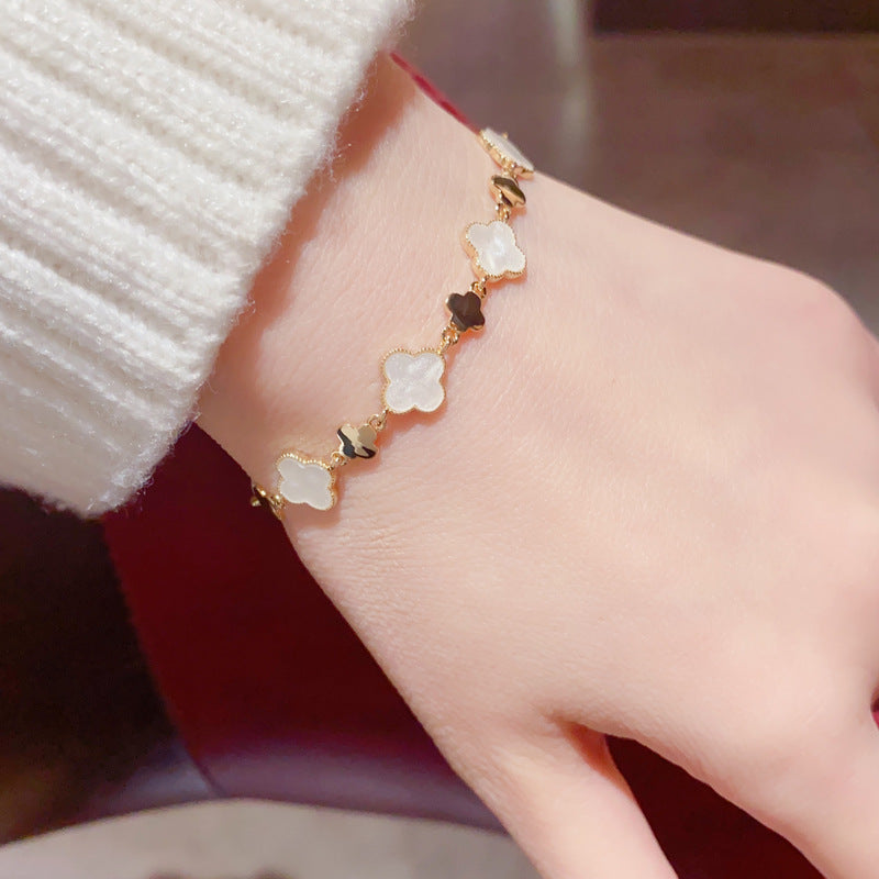 Japanese and Korean fashion temperament, light luxury, four-leaf flower bracelets, female Internet celebrities, versatile personality, small fresh hand jewelry, one piece of hair