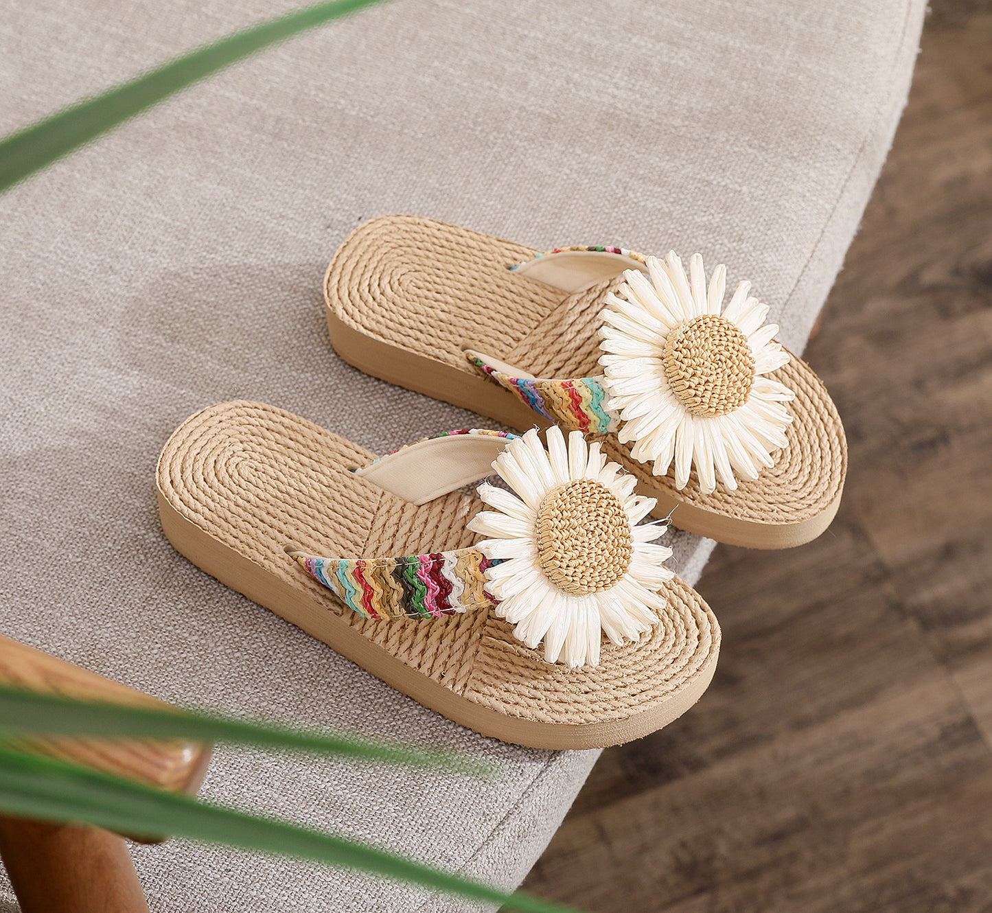 ins summer new children's flip-flops, girls' ethnic beach shoes, clipped-footed sandals, women's flower slippers, women's external wear