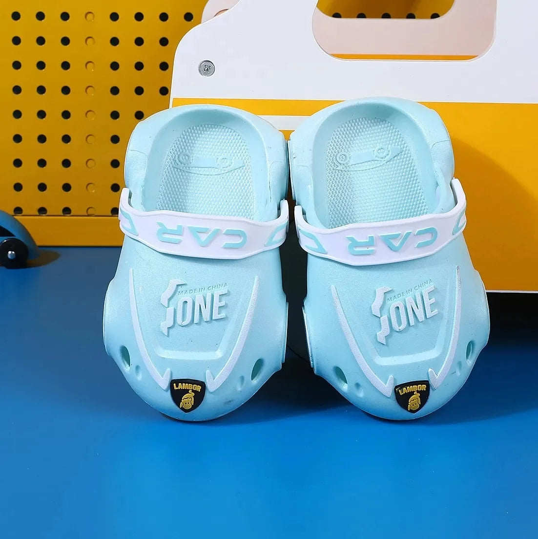 2022 new children's slippers for summer outdoor wear indoor casual toddlers for young children and children cute integrated sandals for boys and girls