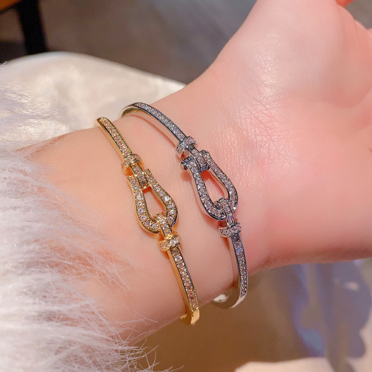 Cross-border European and American senior stars with the same micro-inlaid horseshoe bracelet, niche design, light luxury, fashion bracelet bracelet wholesale