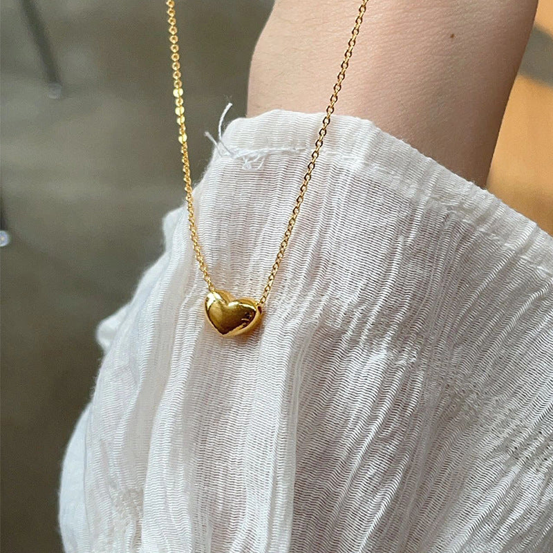 Titanium steel does not fade gold love pendant necklace light luxury sense of luxury short peach heart clavicle chain women's simple necklace