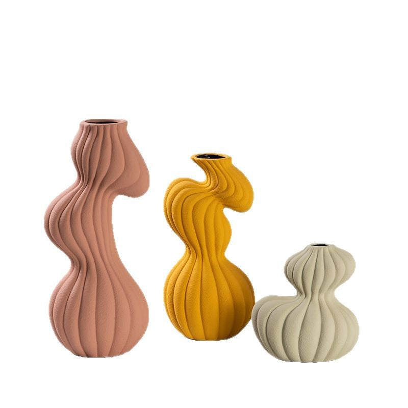Manufacturer wholesale creative simple abstract art vase ornaments entrance wine cabinet homestay light luxury home soft decorations
