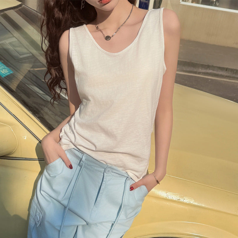 In spring and summer, it is versatile, loose and lazy, and can be worn with a small camisole, and a sleeveless top can be worn over women's underwear