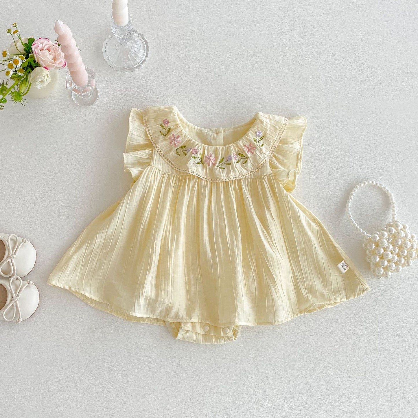 Baby embroidered bag fart dress 2025 new summer baby girl Korean version flying sleeve bag fart skirt newborn solid color clothes