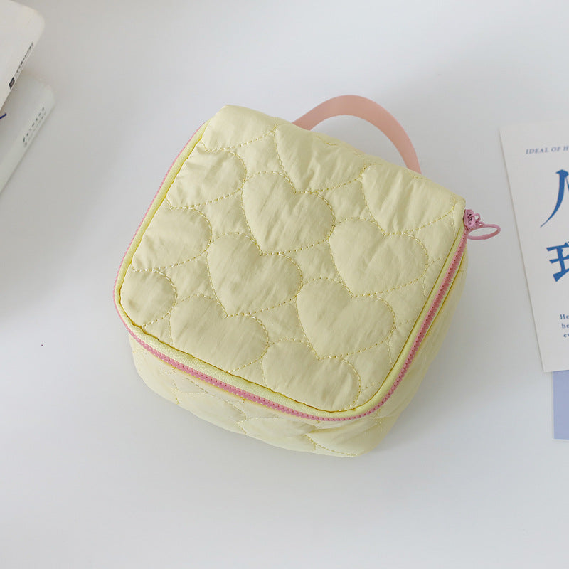 Korean version of super cute ins, small fresh love makeup bag, large capacity portable travel handbag, toiletry bag