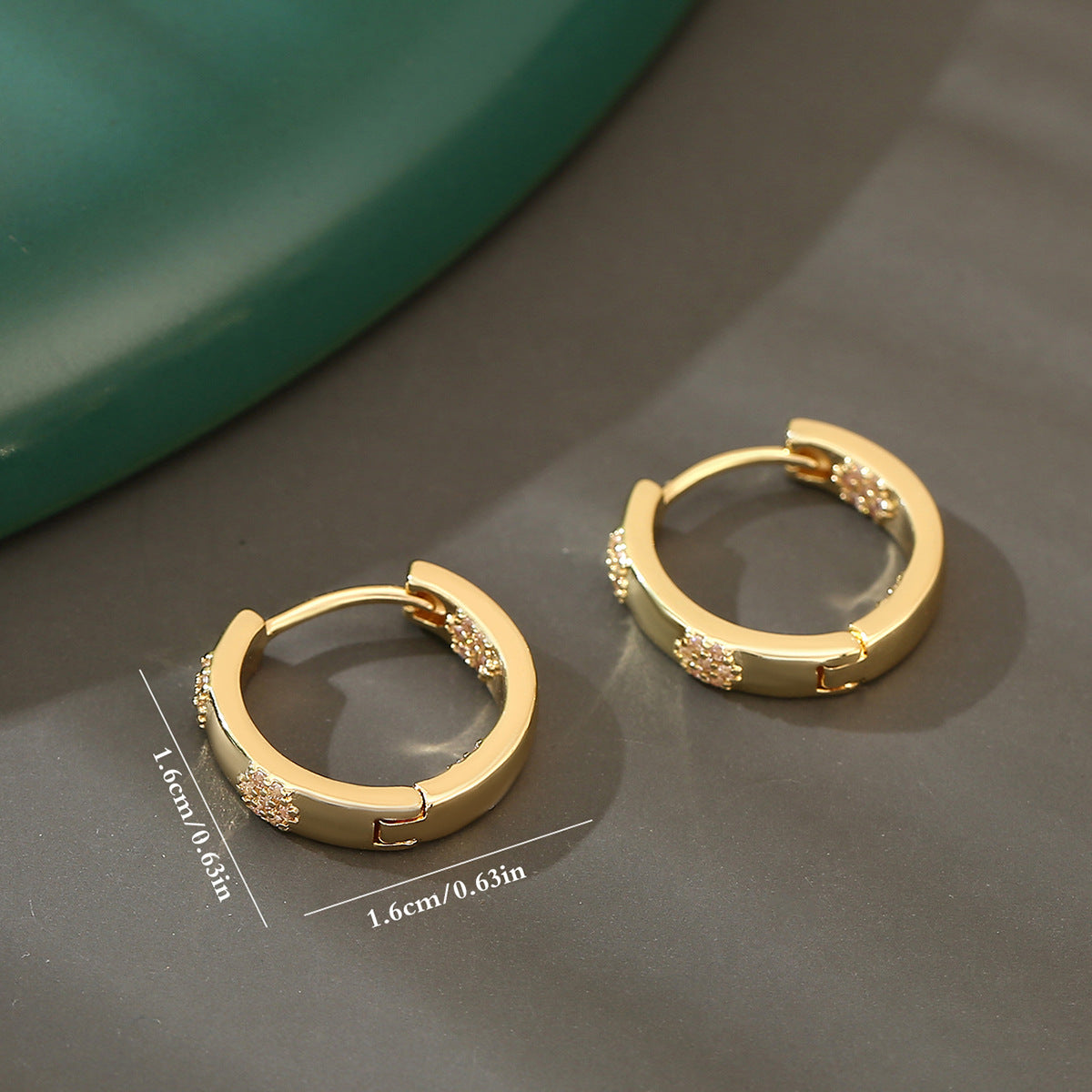 European and American hot selling temperament luxury copper inlaid zirconium earrings retro versatile round earring earrings earrings earrings earrings manufacturers wholesale