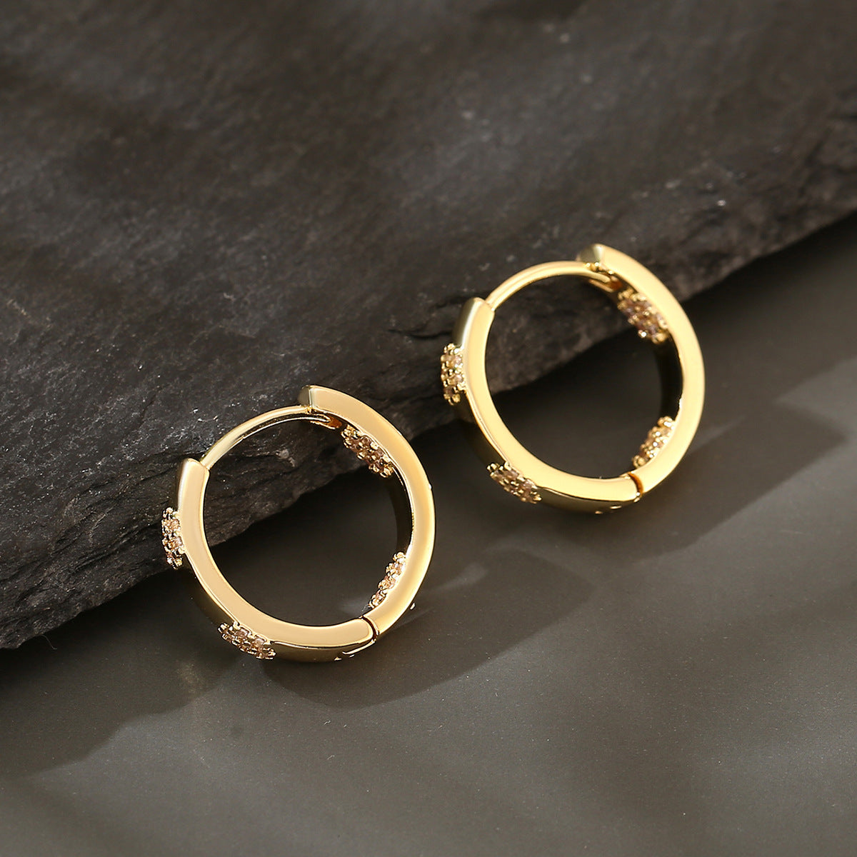 European and American hot selling temperament luxury copper inlaid zirconium earrings retro versatile round earring earrings earrings earrings earrings manufacturers wholesale
