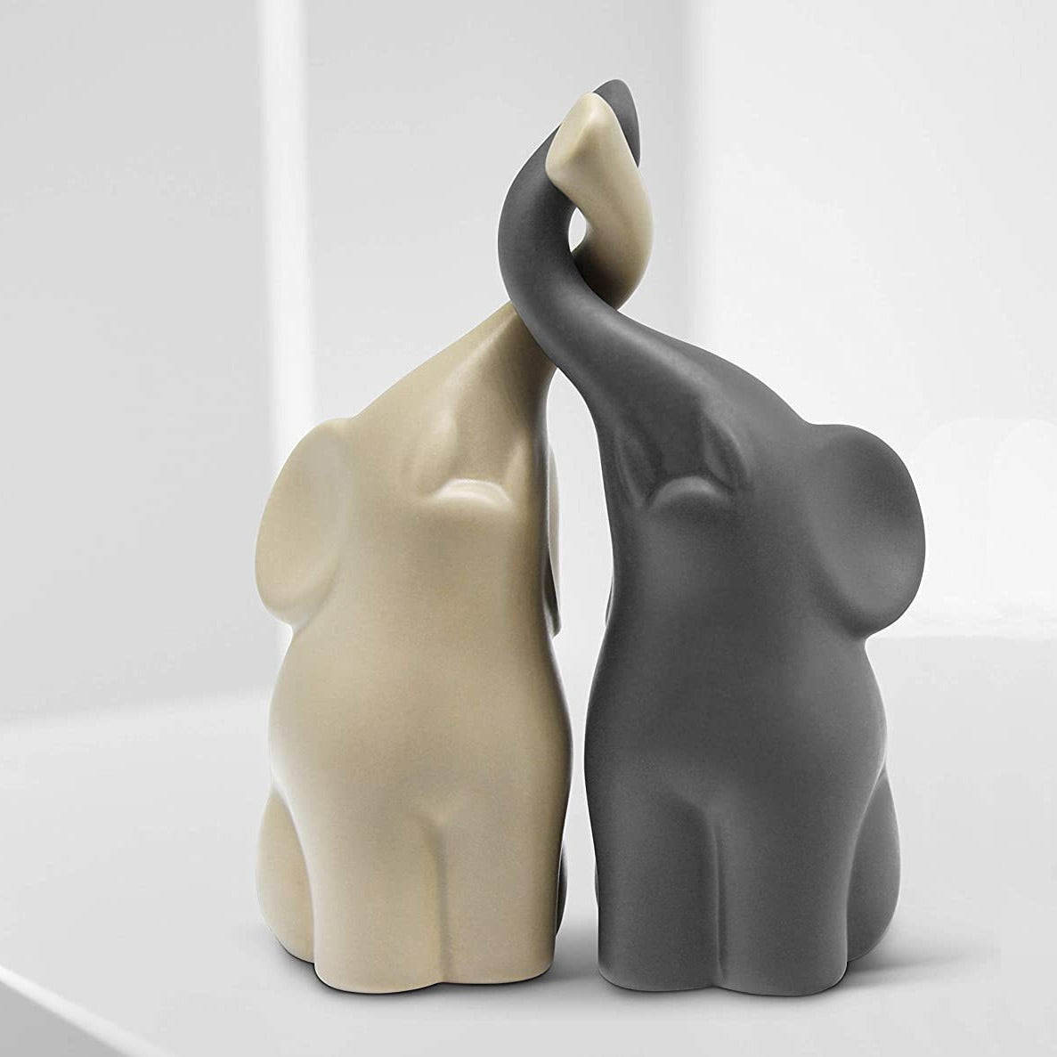 Factory direct sales couple elephant Nordic modern ceramic home décor creative ornament crafts wedding gifts
