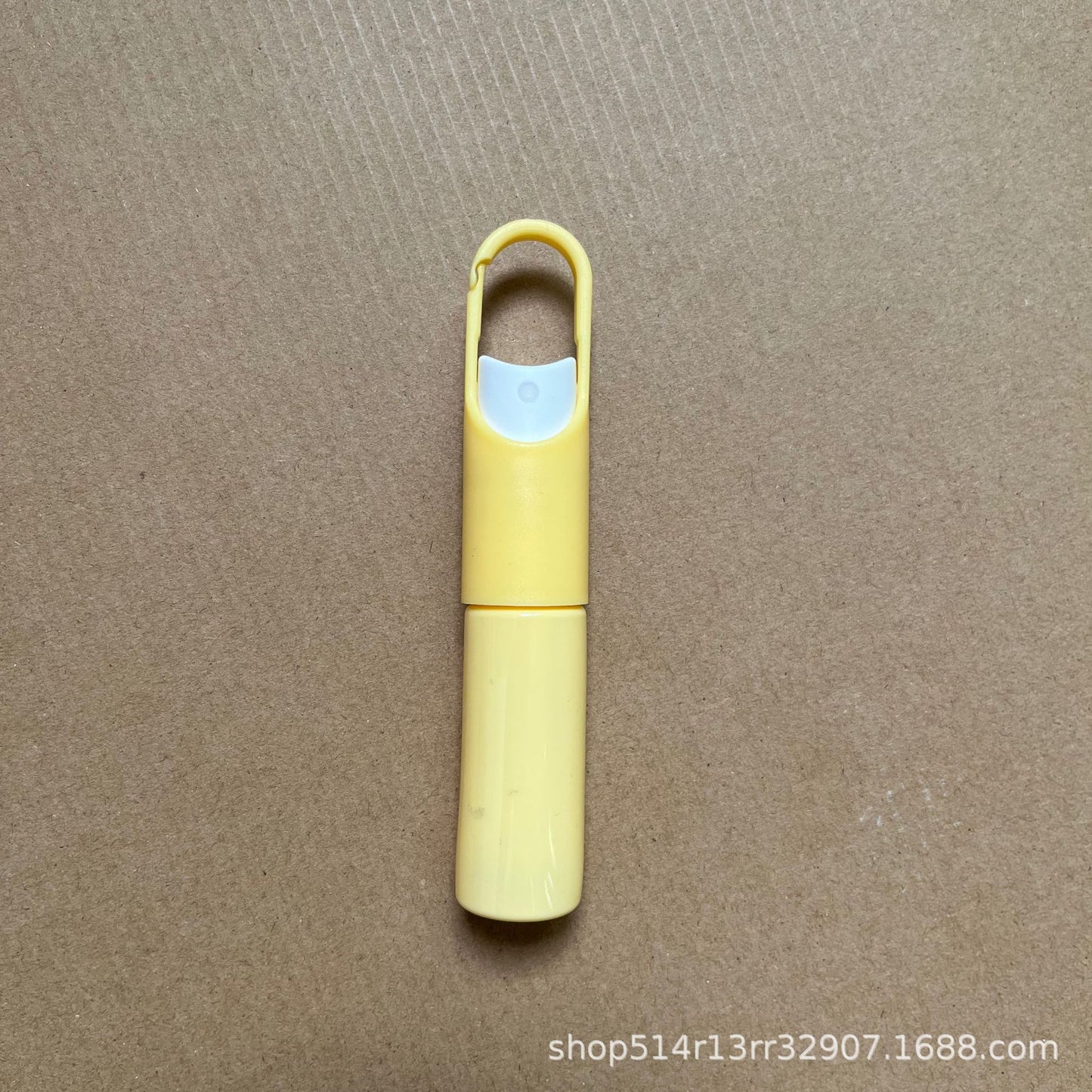 Wholesale 20ml 30ml square tube perfume spray bottle fashion plastic travel portable perfume bottle hook spray bottle