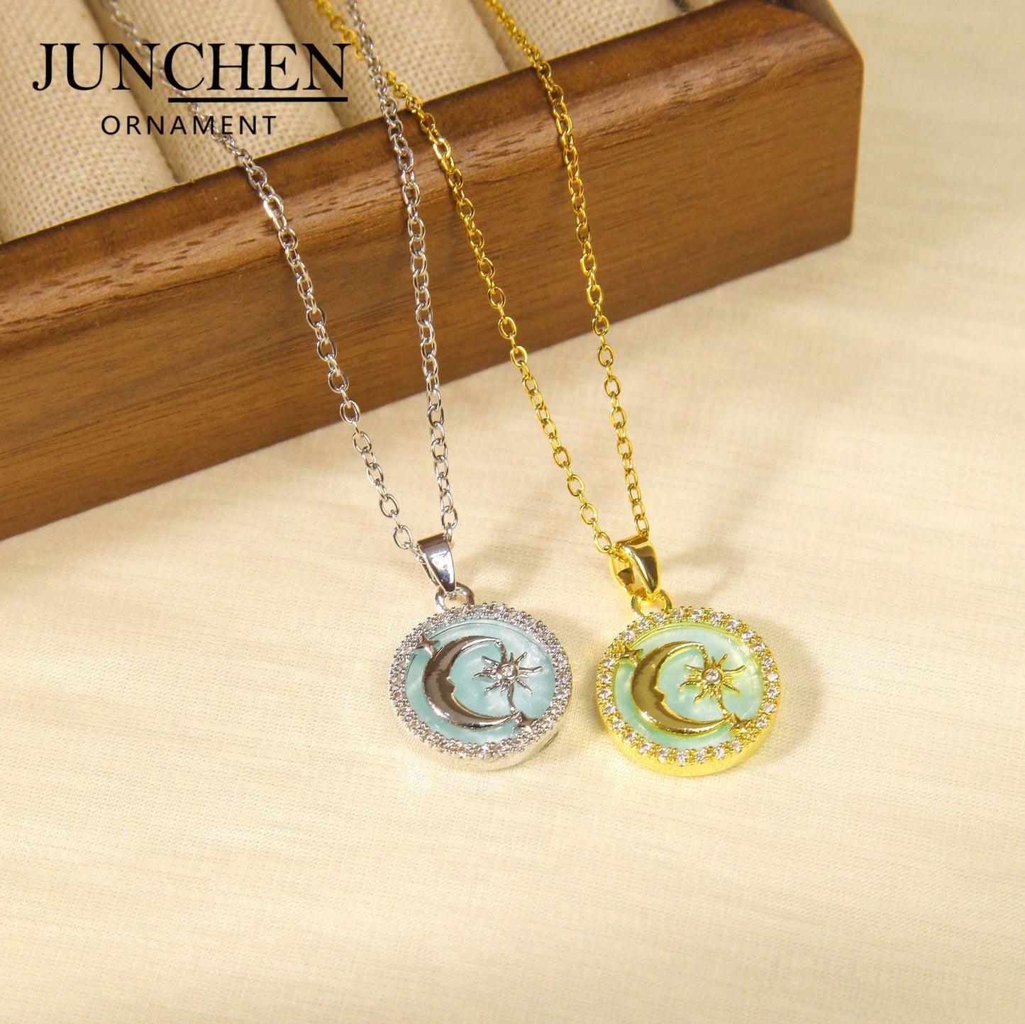 Foreign trade jewelry, star and moon necklaces, non-fading, women's light luxury, versatile, high-end copper micro-inlaid clavicle chain spot wholesale