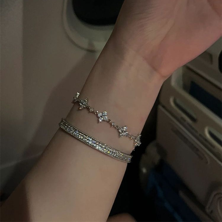 Light luxury, high-end sparkling diamond four-leaf clover bracelet, women's vingate, fresh and versatile bracelets, fashion temperament, hand jewelry