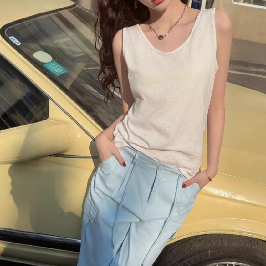 In spring and summer, it is versatile, loose and lazy, and can be worn with a small camisole, and a sleeveless top can be worn over women's underwear