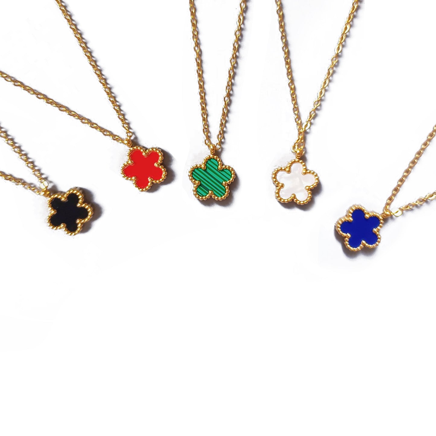 The new forest clover flower titanium steel necklace female clavicle chain is fashionable and versatile, and the jewelry pendant is fashionable