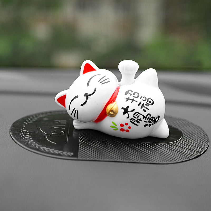 Car creative solar lucky cat ornaments in the car with cute decorative ornaments car accessories