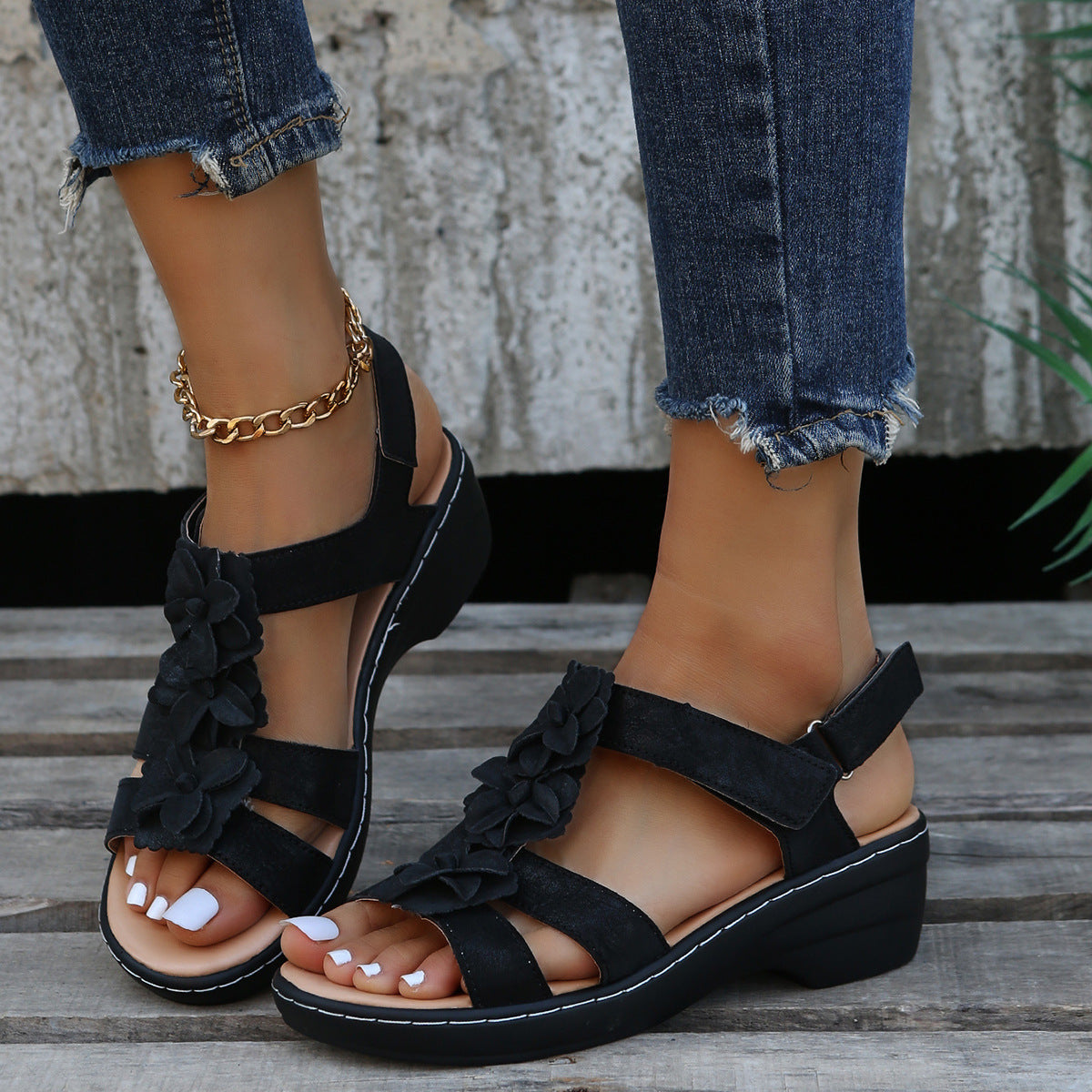 Foreign trade plus size sandals summer 2023 new European and American cutout wedge fish mouth flower buckle casual sandals