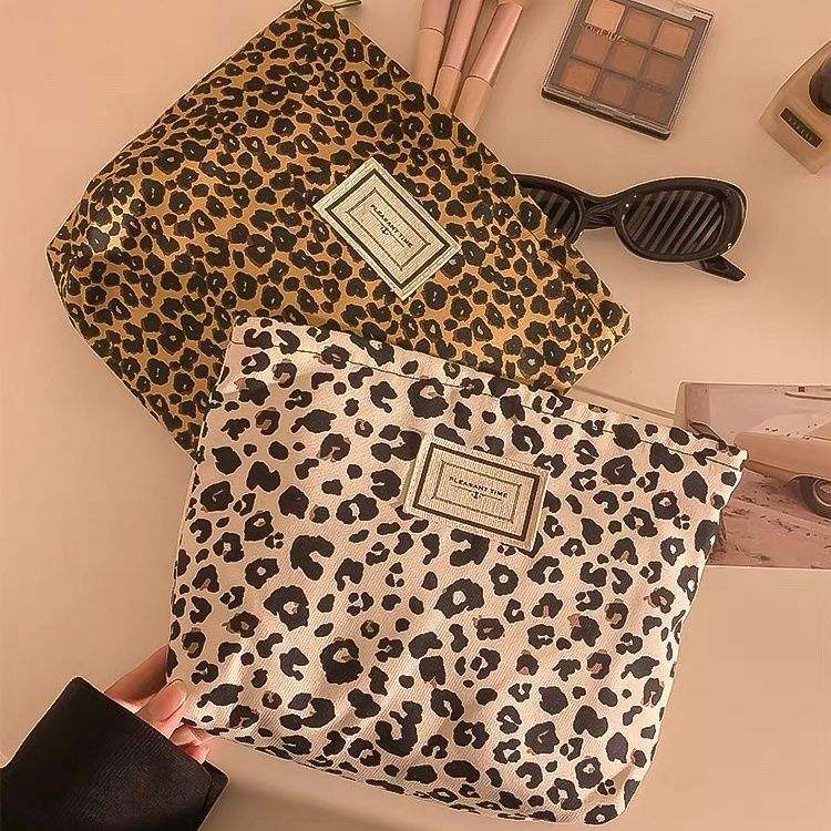 Leopard print canvas cosmetic bag, women's portable, large capacity travel carry-on skincare products, lipstick storage bag, toiletry bag