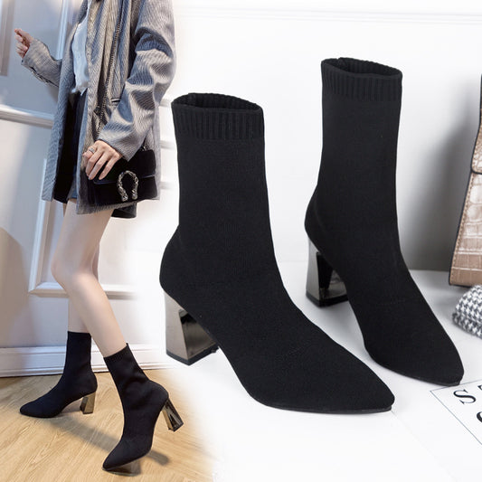 Women's black insulated boots in a straight line Comfortable and stylish pointed-toe heels Women's casual block heels