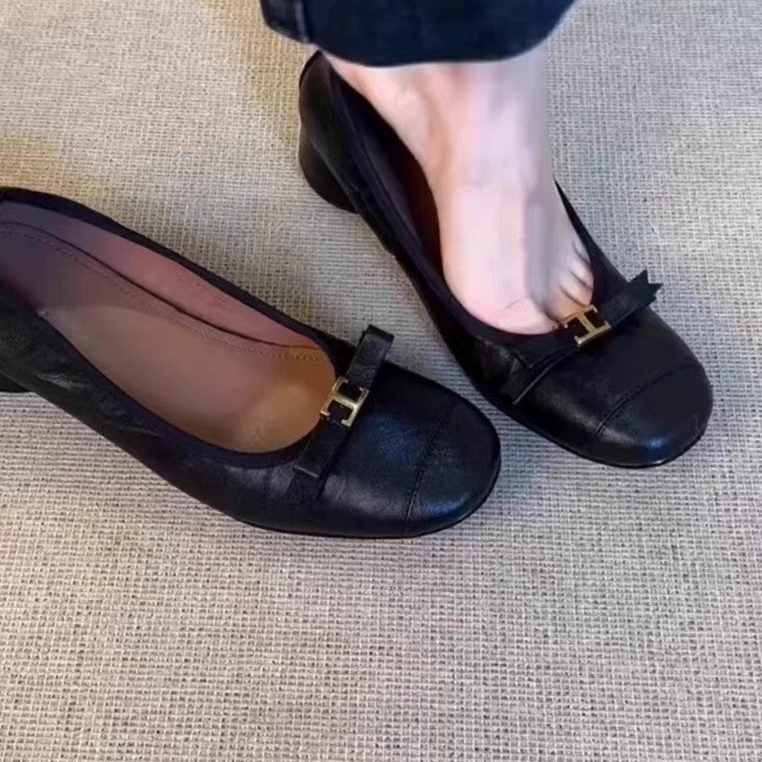 In stock ~ French retro soft sheepskin low-heeled single shoes women's 2025 new round-toed shallow mouth one-foot kick granny shoe girl